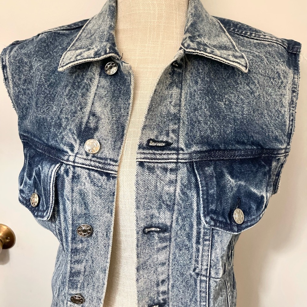 Brandy Melville Blue Denim Vest - Picture 2 of 7